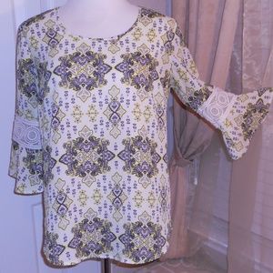 High/Low women's shirt with crochet on sleeve